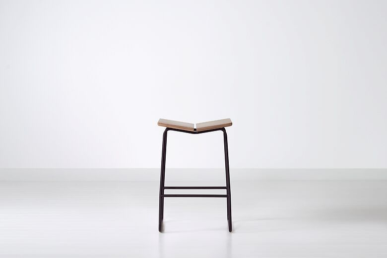 Butterfly bar stool