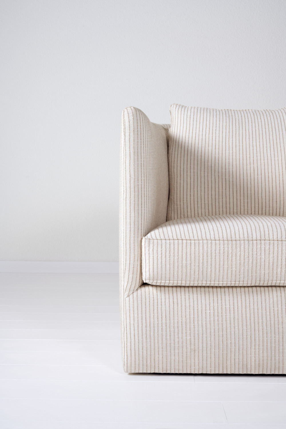 Tatum swivel club chair