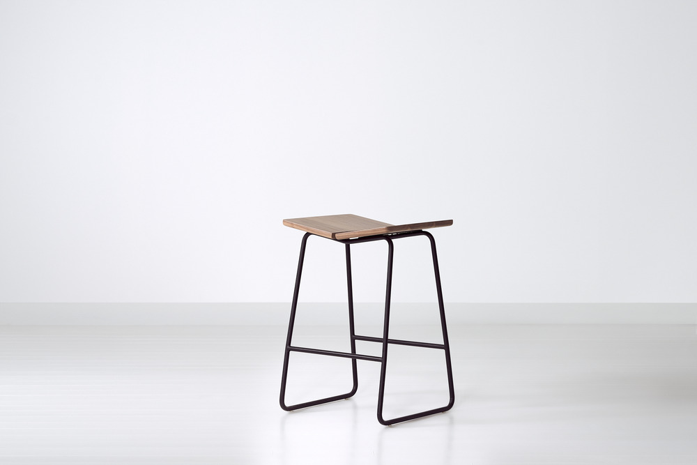 Butterfly bar stool