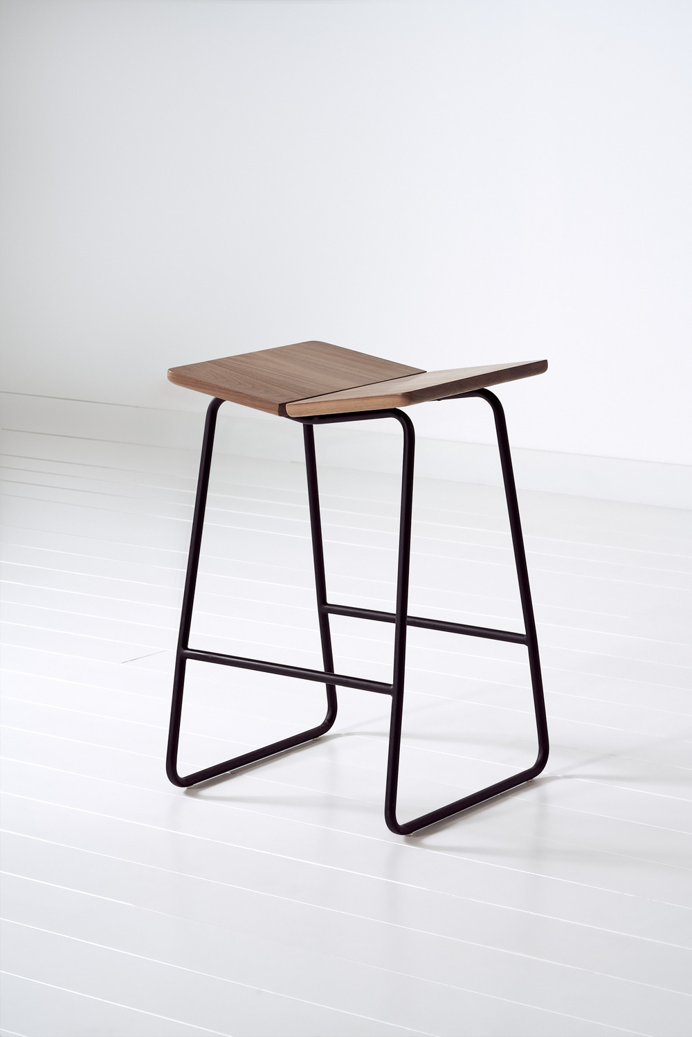 Butterfly bar stool