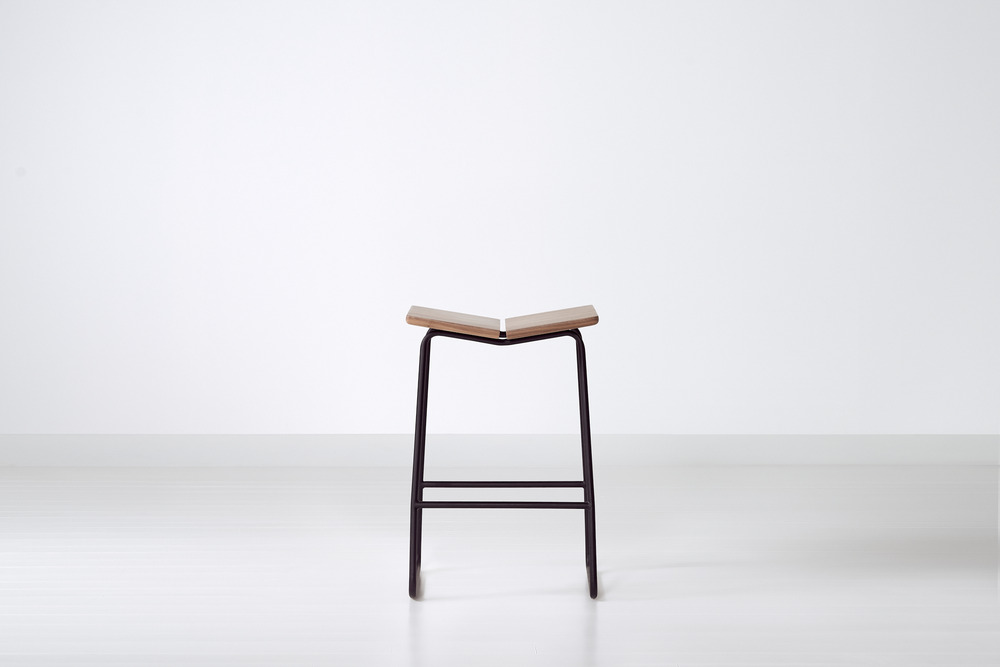 Butterfly bar stool