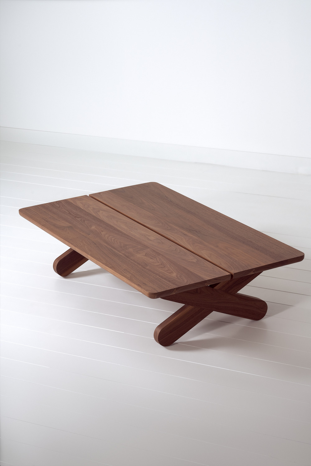 Pamplona cross coffee table