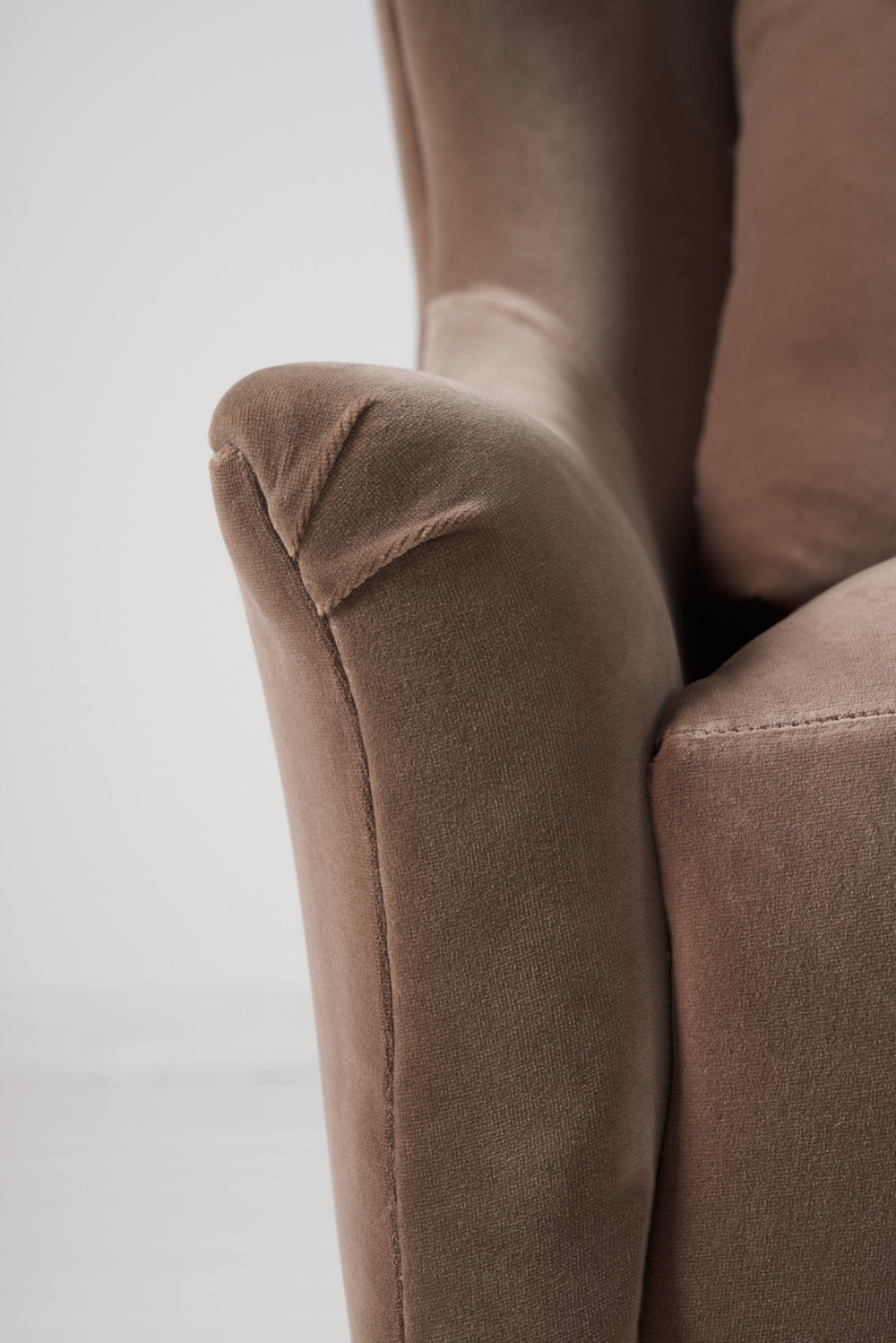 Ava wing chair