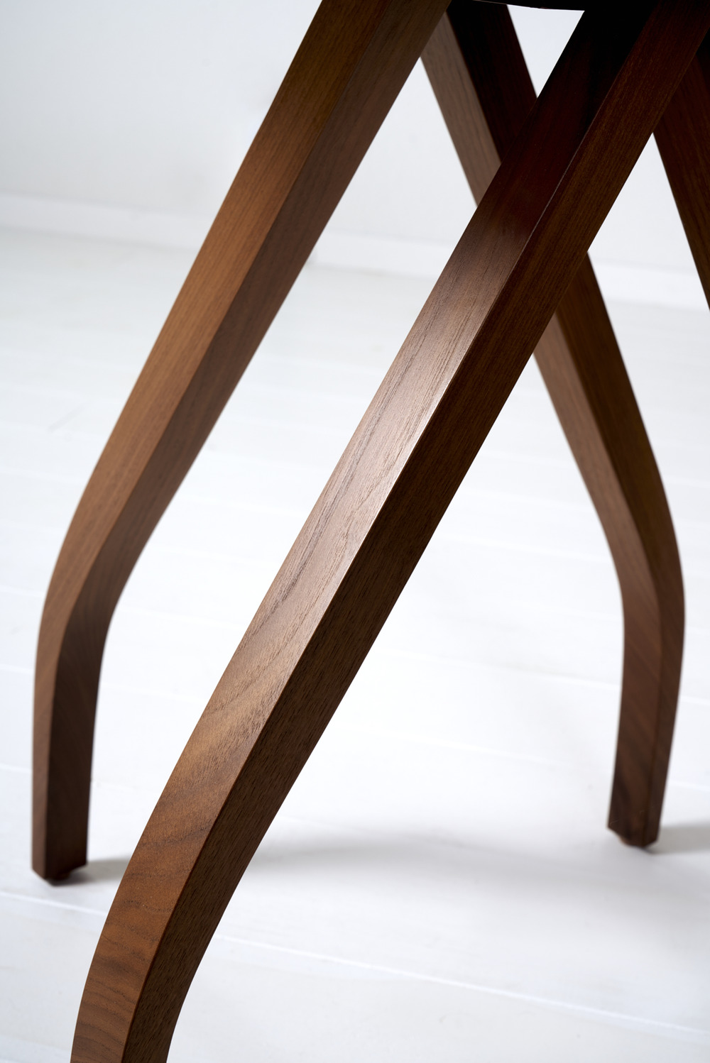 Twist dining table