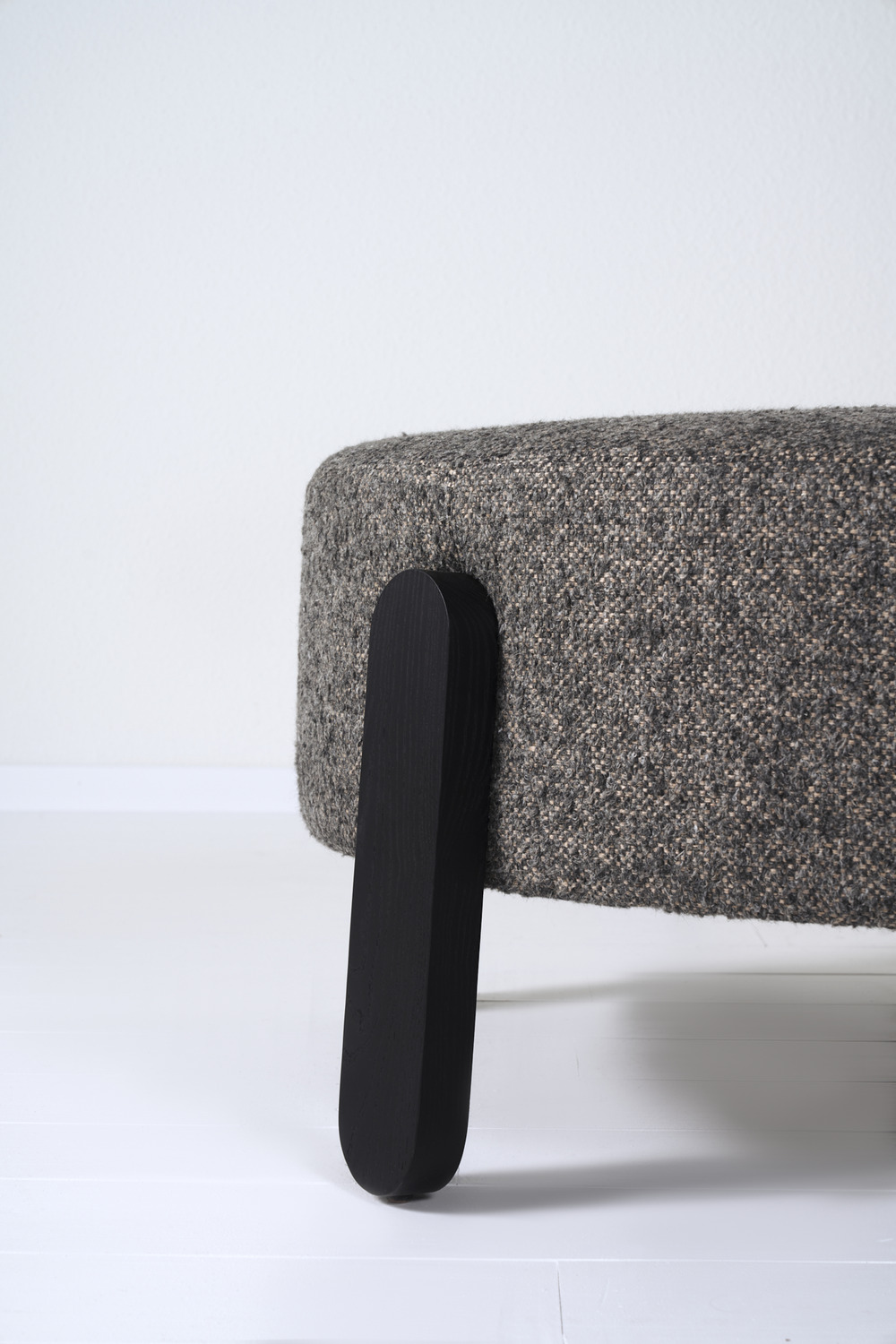 Lou ottoman