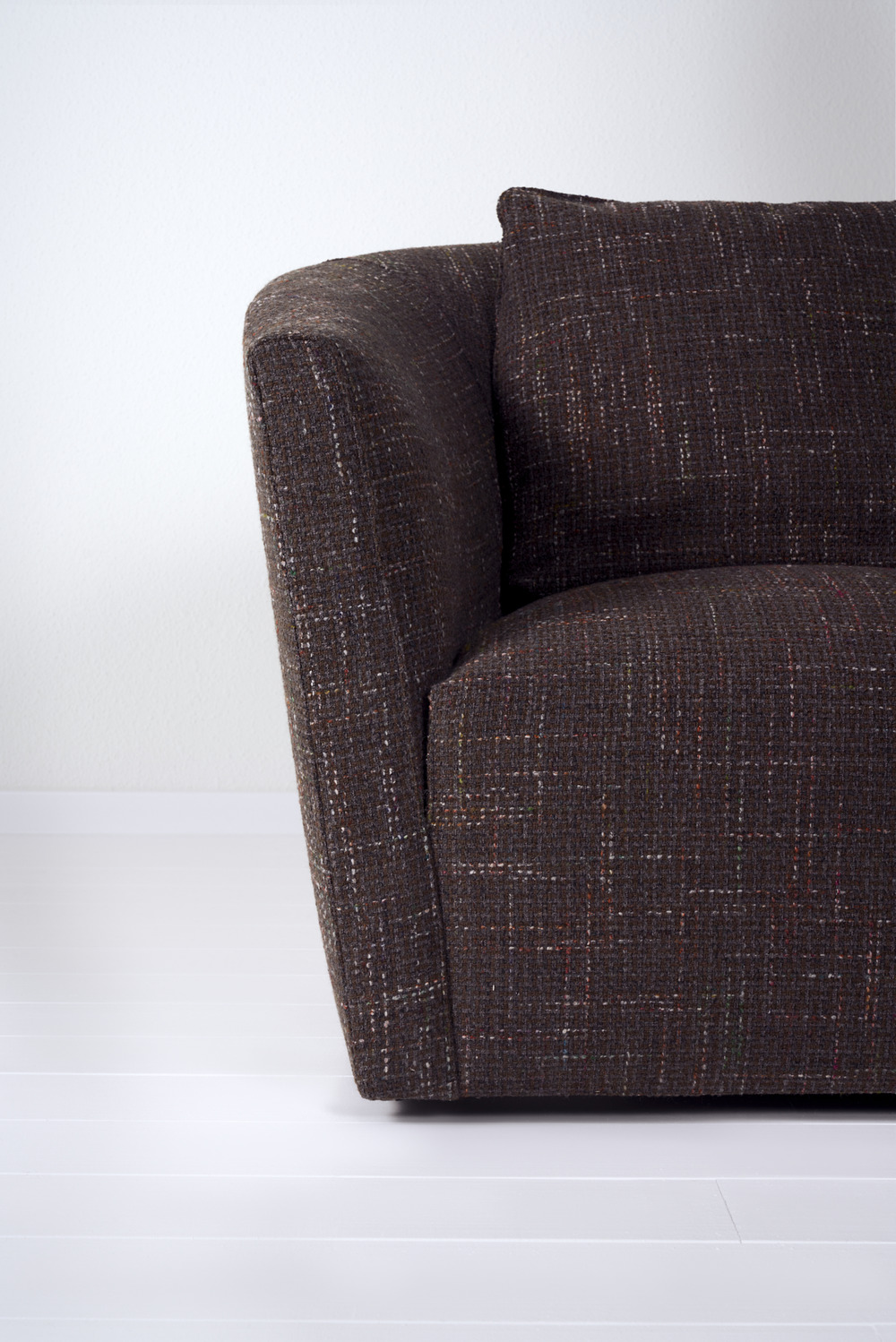 Klara swivel club chair